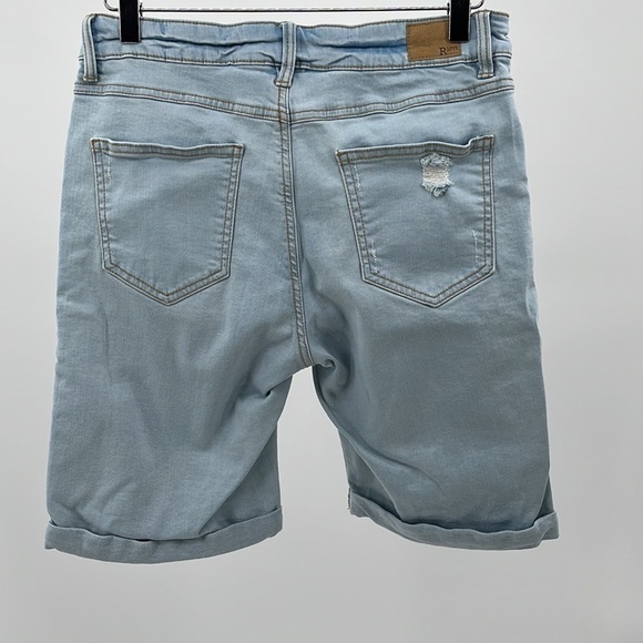 R1893 Roebuck & Co. Distressed Cuffed Bermuda Shorts in Light Wash - Size 8 - Picture 2 of 4